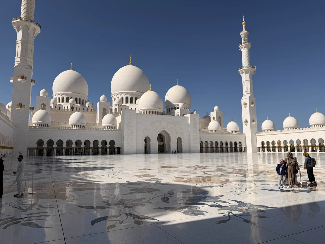 Акбар отличный гид. Было комфортно и интересно