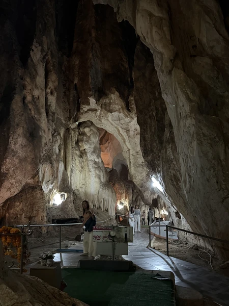 Покупаться в водопадах была хорошая идея, но идти к ним км вверх по бездорожью- было непросто, совсем непросто…