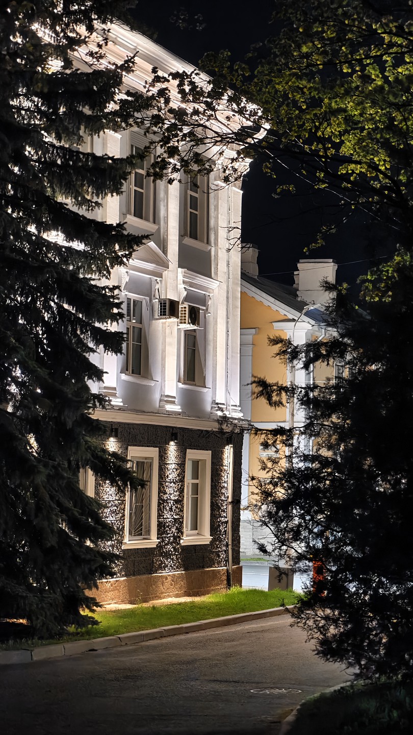 Александр провел нас по наиболее знаковым местам Пскова (можно было выбрать из двух маршрутов), заинтересовал фактами