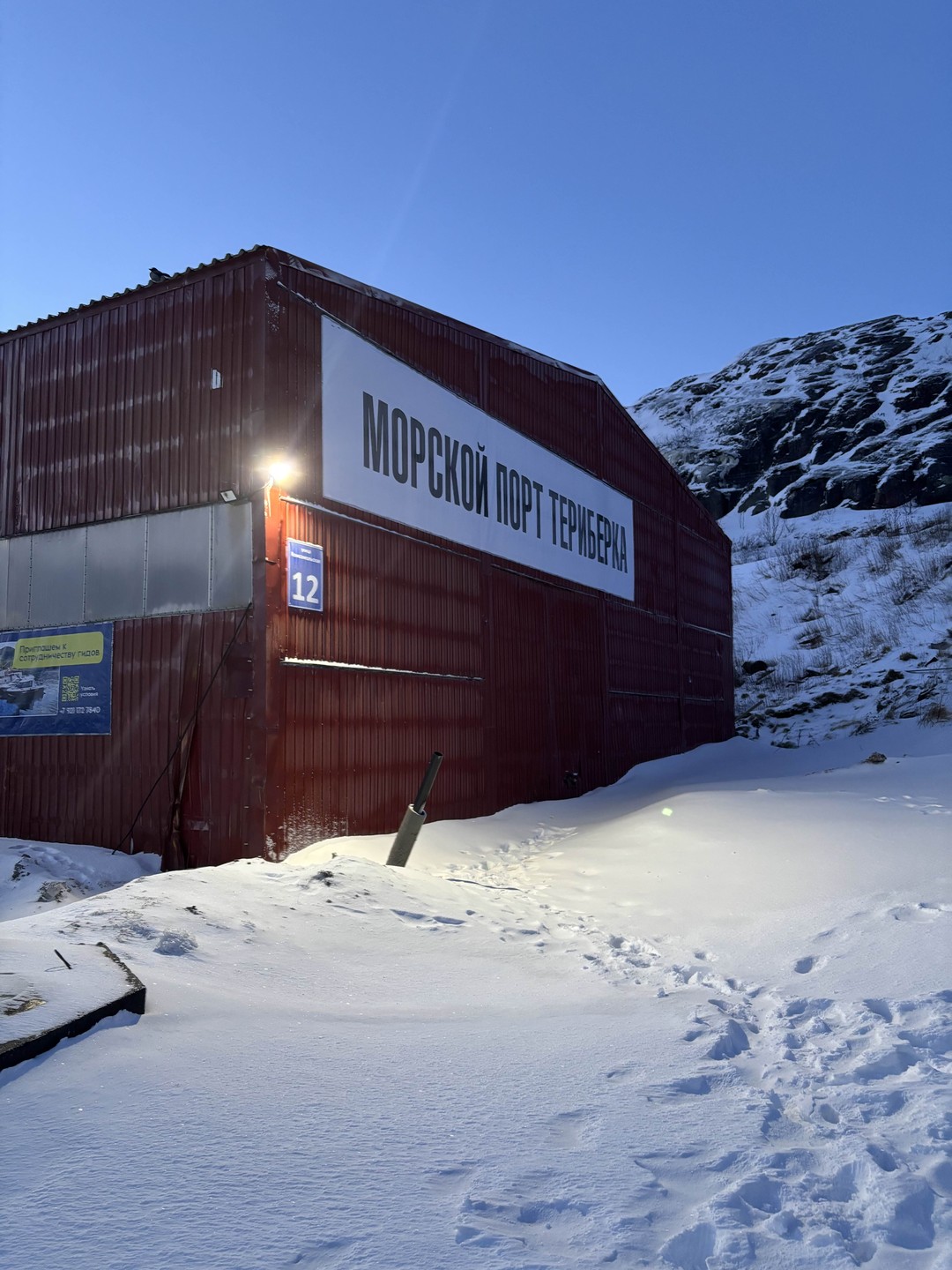 Экскурсия прошла отлично! Александр заранее связался, обговорил организационные моменты. Приехали на первую локацию до основного наплыва