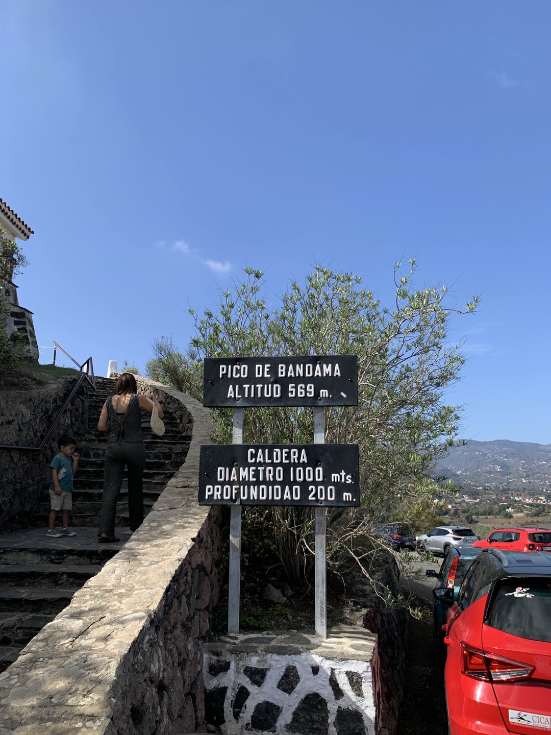 Искренне благодарим Елену за прекрасную экскурсию по Гран-Канарии. Мы прилетели с мужем на остров на один