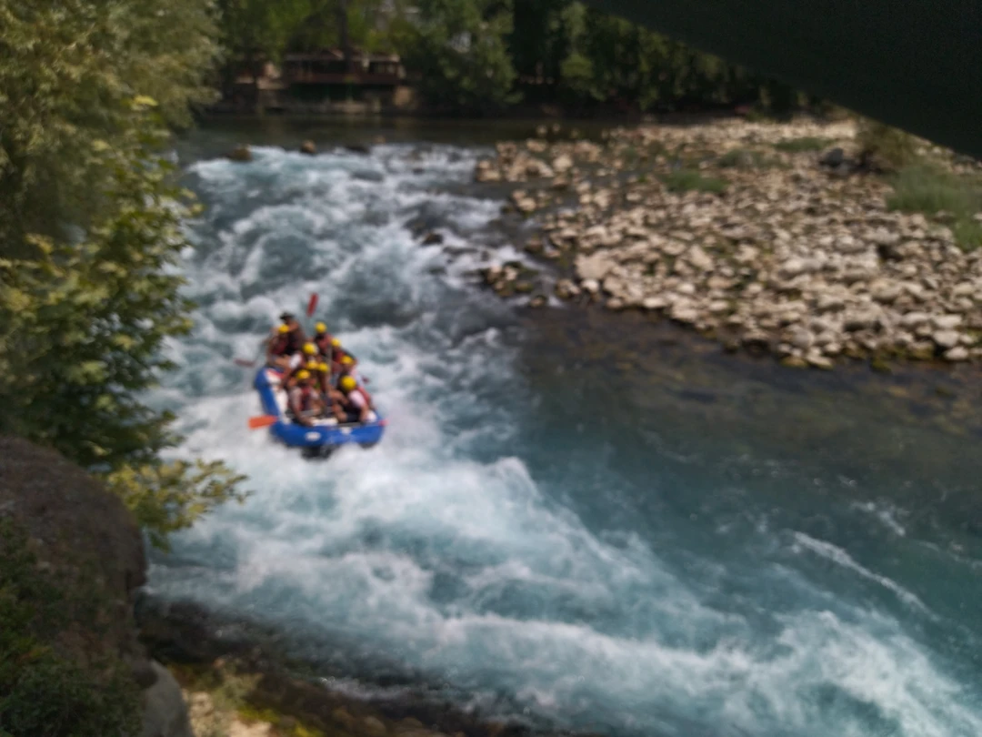 Нам обещали джипинг в экскурсии-в реале на месте нам предложили ехать на розовом батоне. Мы начали