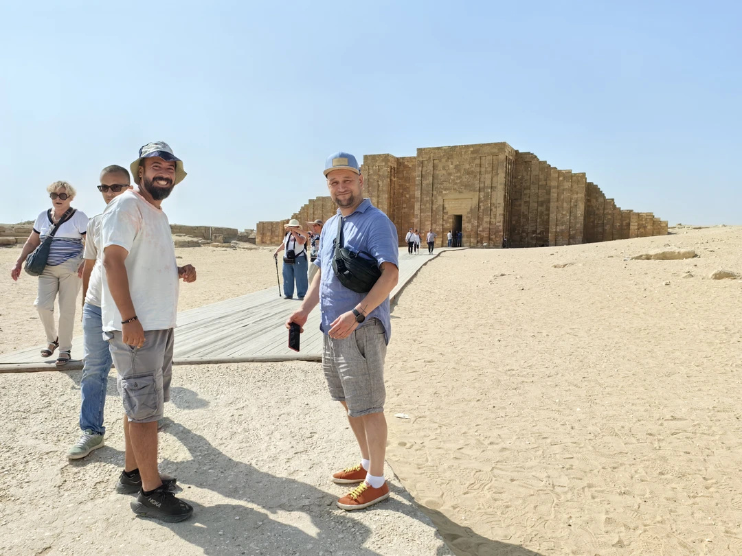 Безмерно благодарны нашему гиду Махиру. Два дня мы провели на экскурсиях на пирамидах в Гизе и в храмовом комплексе Сакары, и в Новом музее Египта