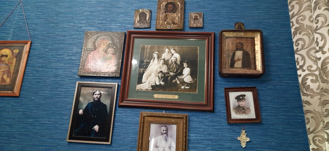 Огромное спасибо Михаилу за великолепную экскурсию! Гид - прекрасный рассказчик. Посещение квартиры Распутина - это сопрокосновение