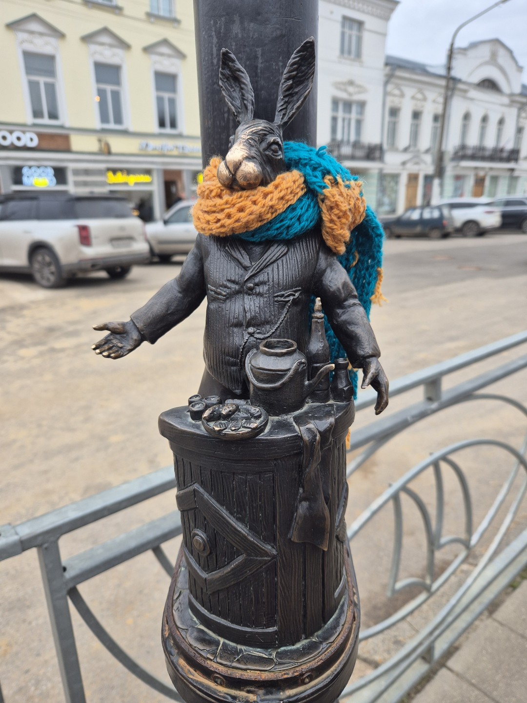 Нам очень понравилась экскурсия!!!! Муж любитель истории,любит каверзные вопросы задавать,остался доволен… экскурсовод не навязывала свою точку