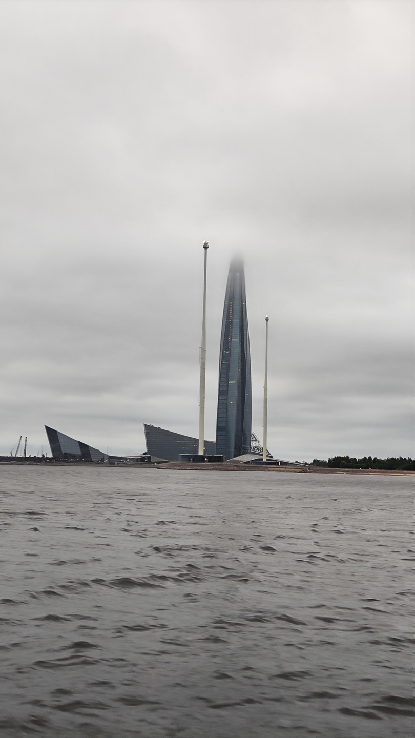На катере - к центральным достопримечательностям, островам или просторам залива (Елена)