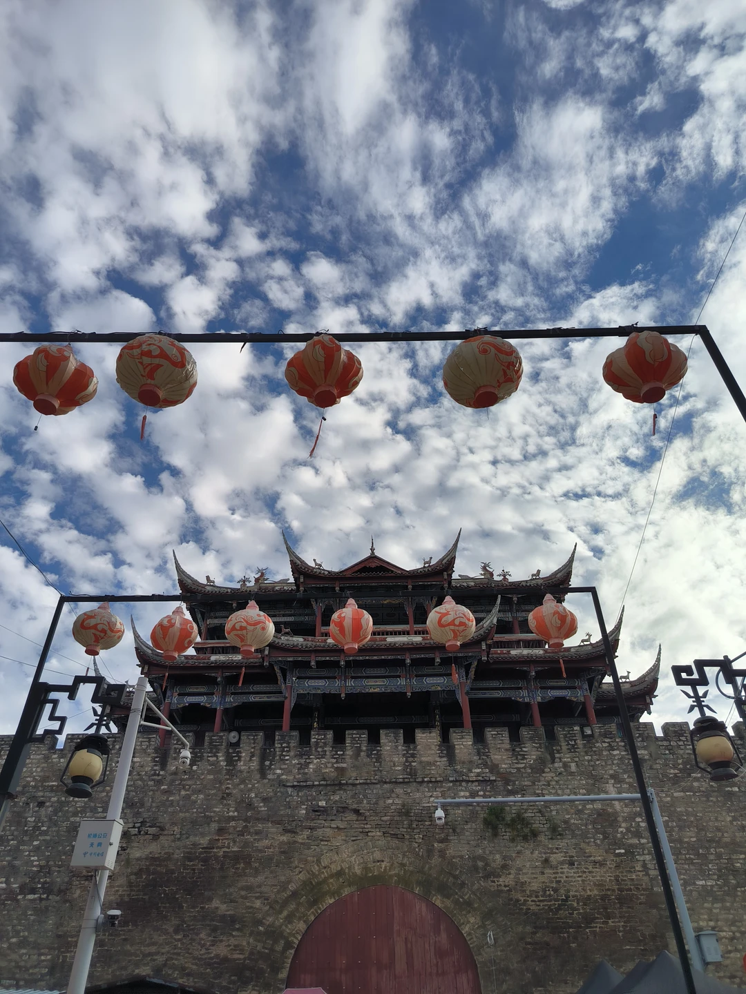 Тур полностью оправдал ожидания: замечательные природные локации, адекватный график переездов, хорошие условия проживания. Маршрут не трудный: