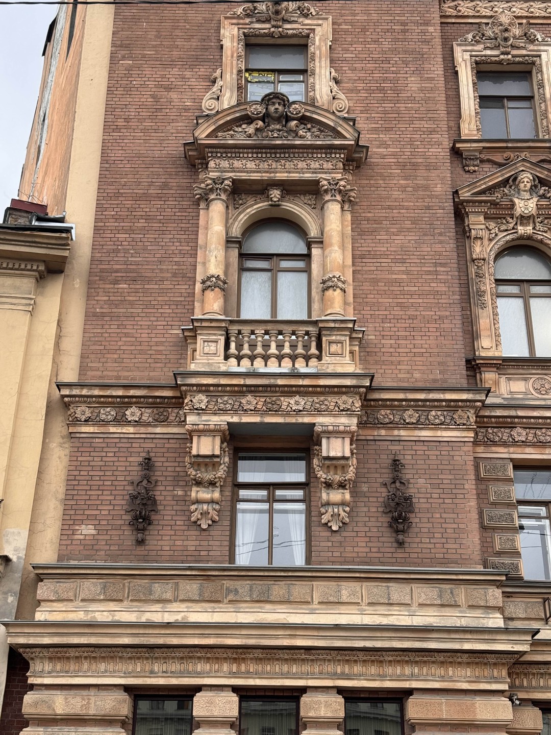 Во-первых отдельное спасибо за наушники! Я могла остановиться, сделать фотографии и при это быть в курсе