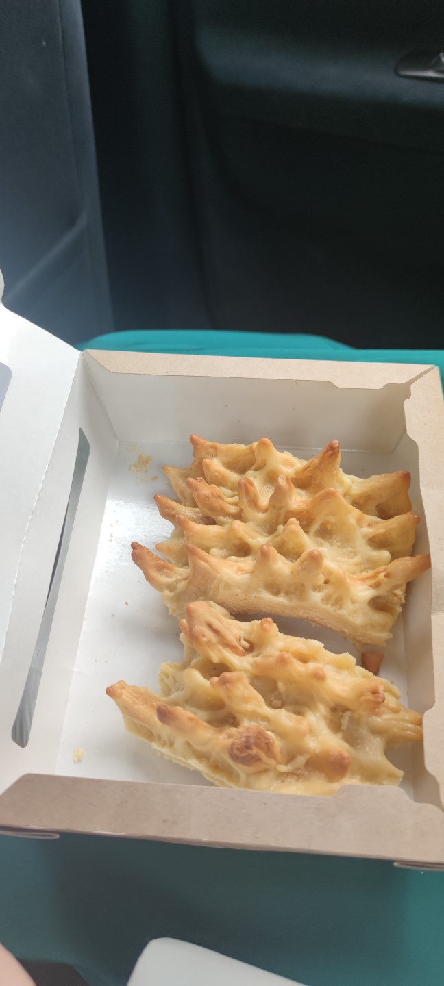 Отдыхали с подругой в Калининграде, заранее забронировали экскурсию, меня привлекла цена и качество материала. Так же