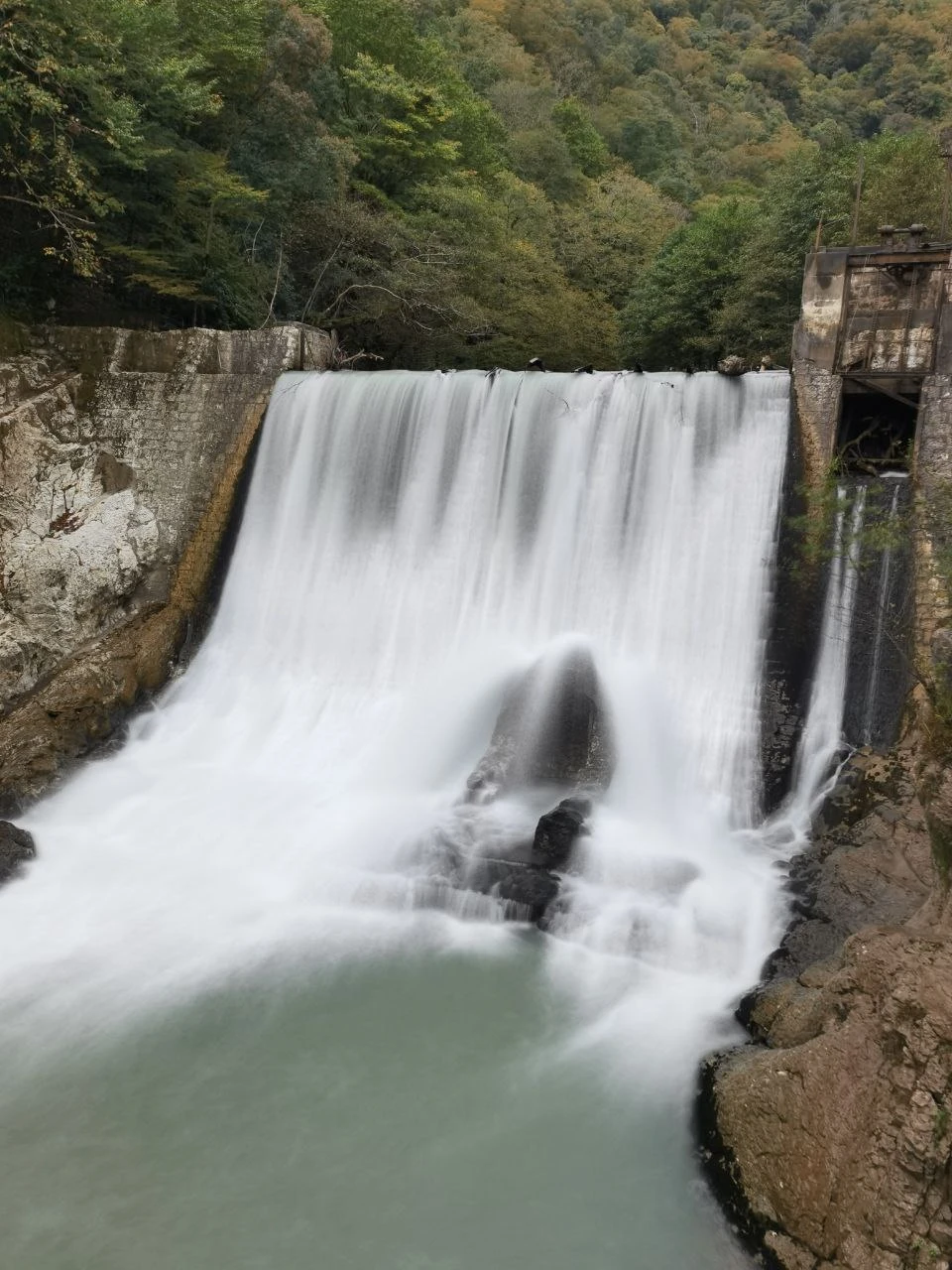 Маршрут интересный, понравилось разнообразие самих локаций для посещения. Влад рассказал много интересного об Абхазии, ее истории,