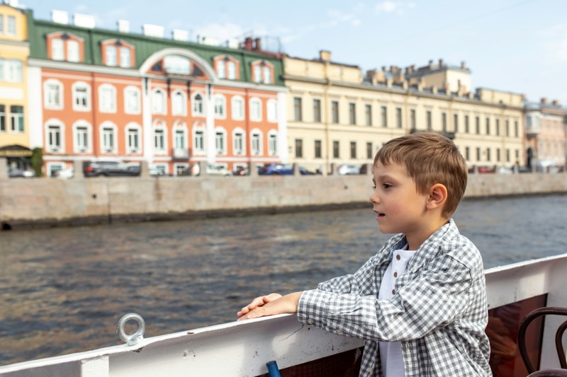Фото к экскурсии В Петербург с детьми: Петергоф, Царское Село и Кронштадт, интерактивный квест и экскурсии
