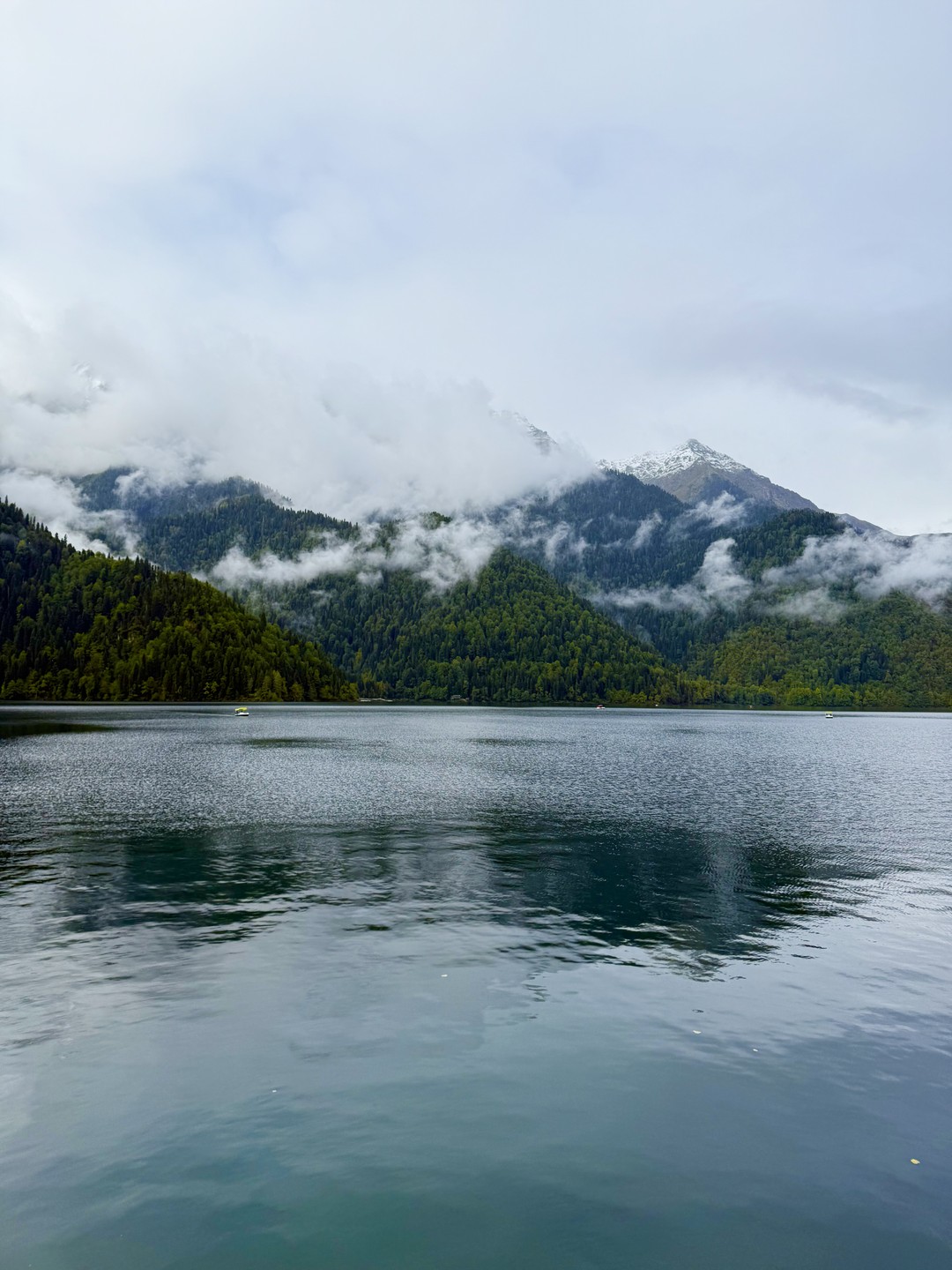Природа страны очень красивая! Некоторые здания реставрируют, но много что еще нужно приводить в порядок. В