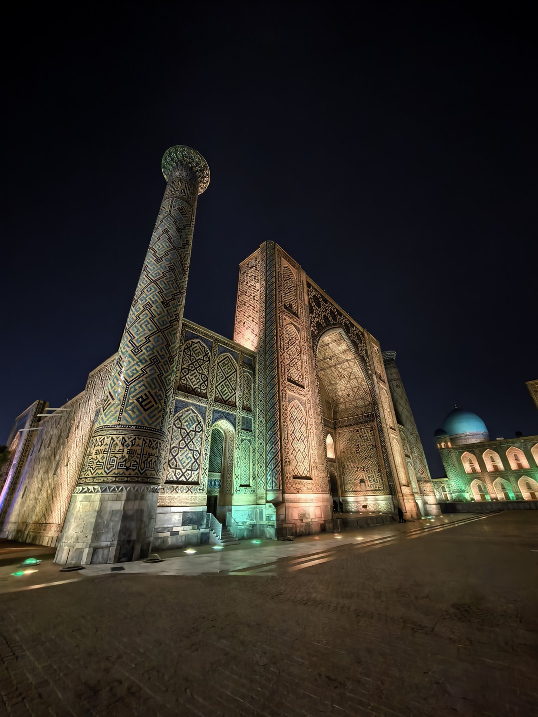 Великолепный гид Ильдар, очень образован, интересно преподносит исторический материал, удобное перемещение на очень комфортабельном автомобиле, очень