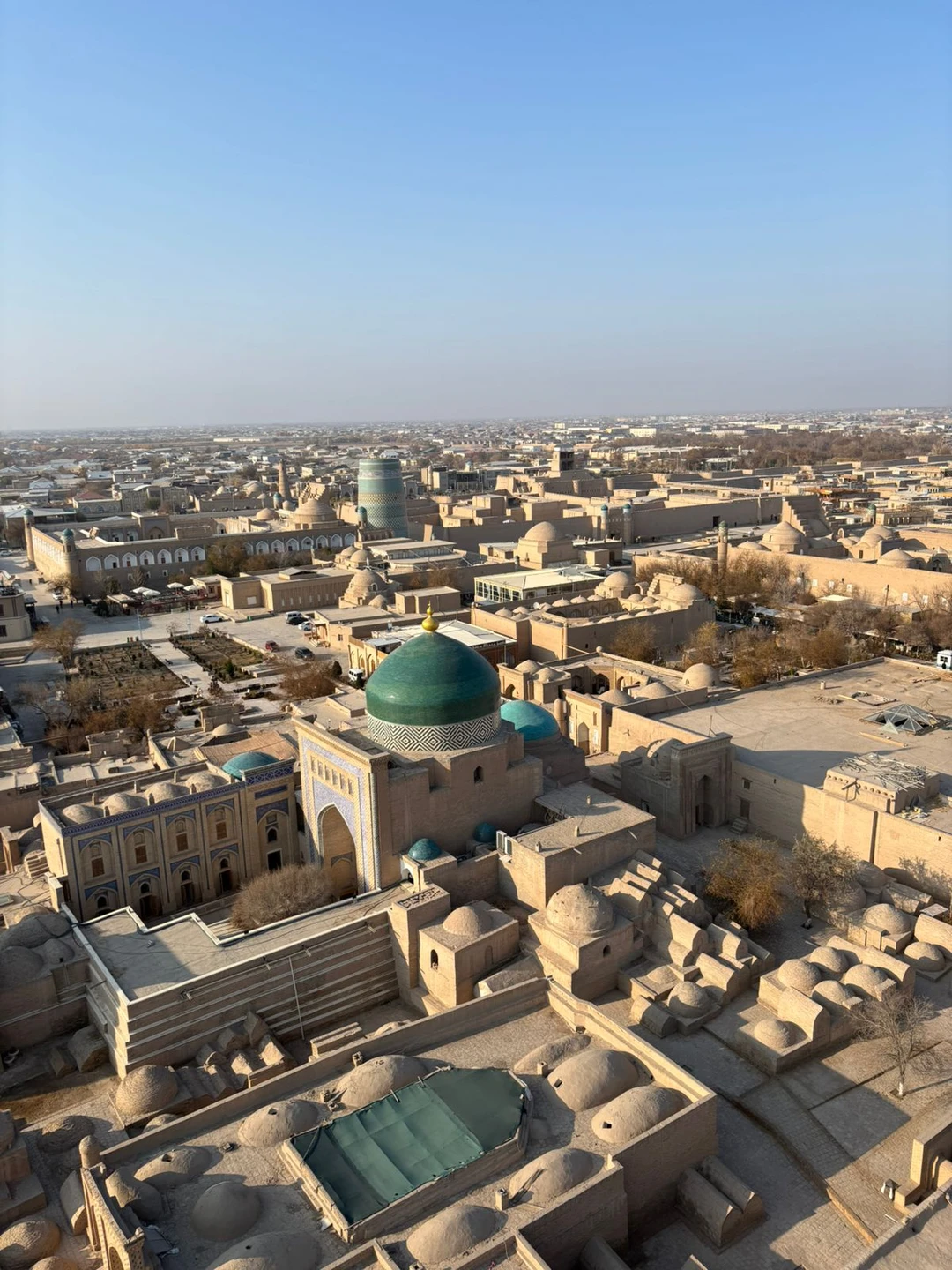 Шикарная познавательная экскурсия, плюс к тому Раджаб обеспечил доп. услуги - однозначно готов рекомендовать друзьям и знакомым