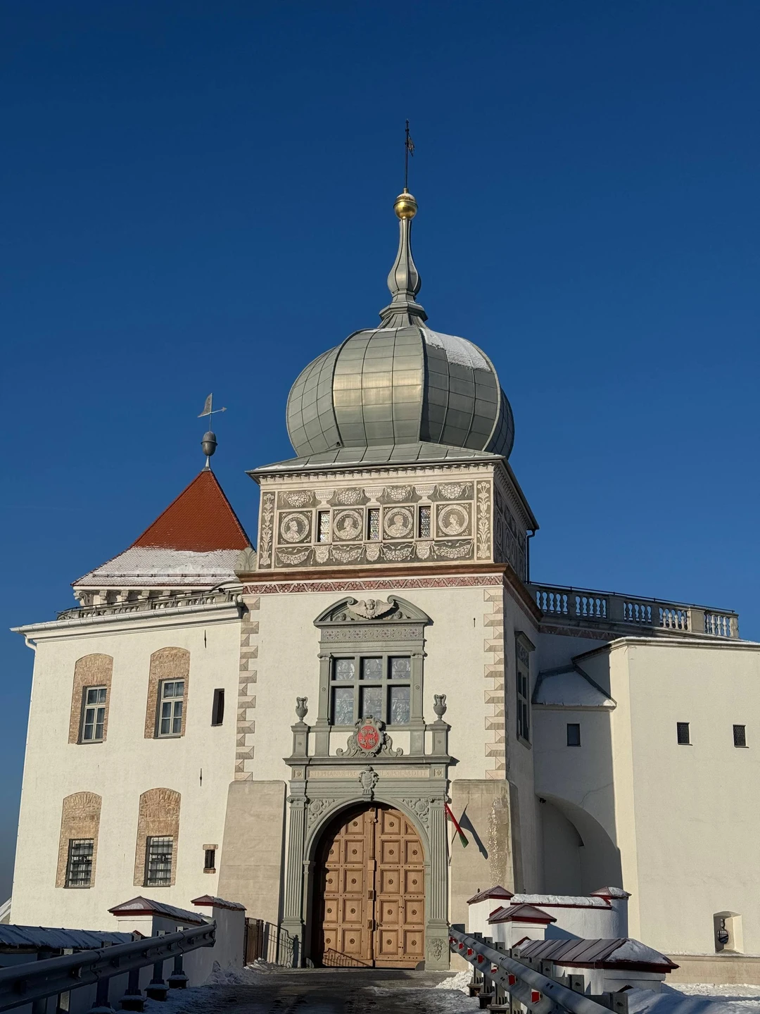 Прекрасный экскурсовод, экскурсия очень понравилась, несмотря на сильный мороз была проведена отлично, информативно, интересно и содержательно!