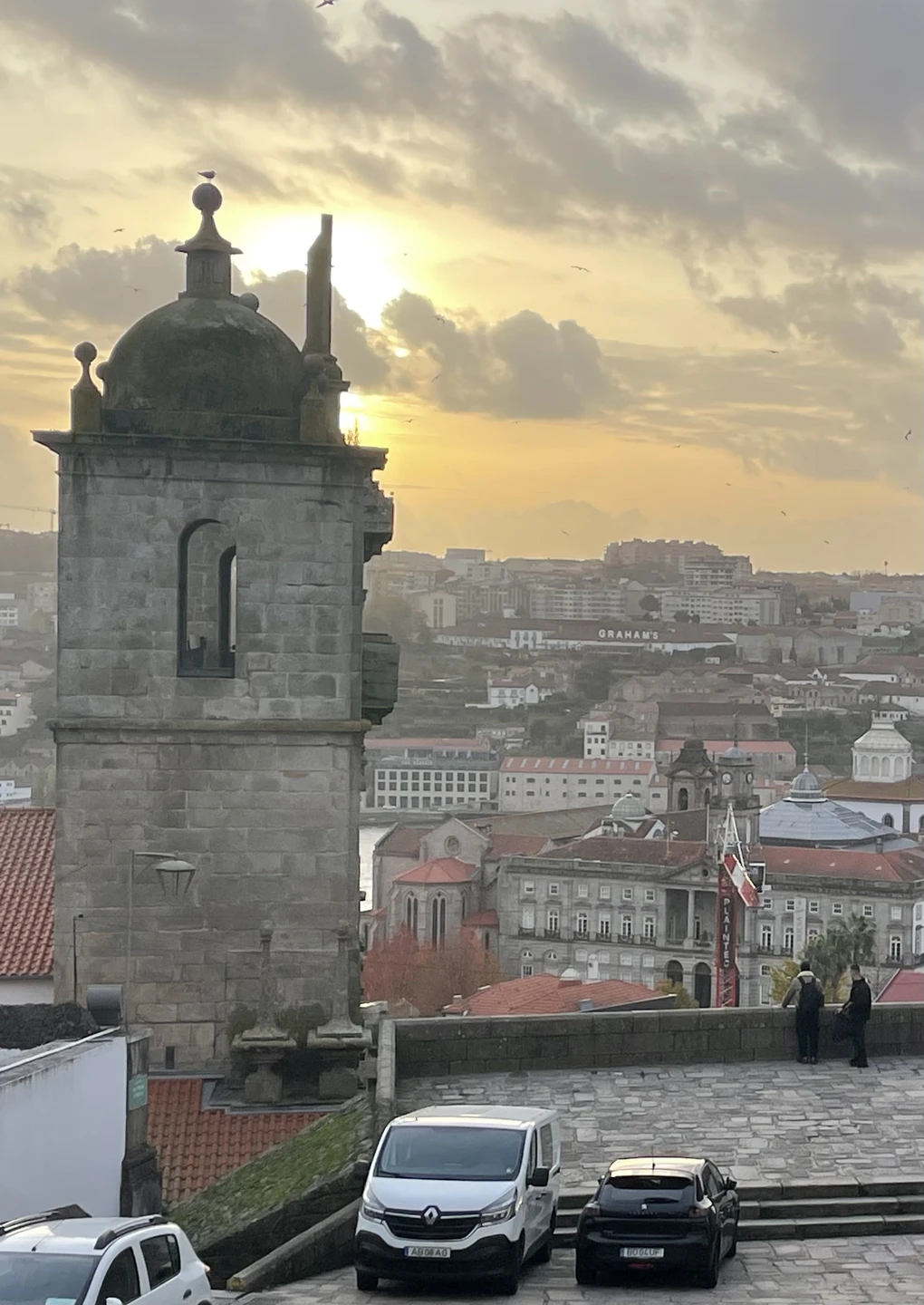 Отличная экскурсия, очень приятный, заботливый человек. Было познавательно, интересно, весело. Алексей, спасибо вам большое за наш Порту!