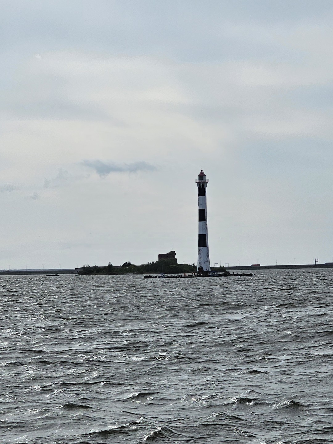 Форты Кронштадта на водной прогулке (Екатерина)