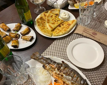 Водопад Алибек и озеро Туманлы-Кёль