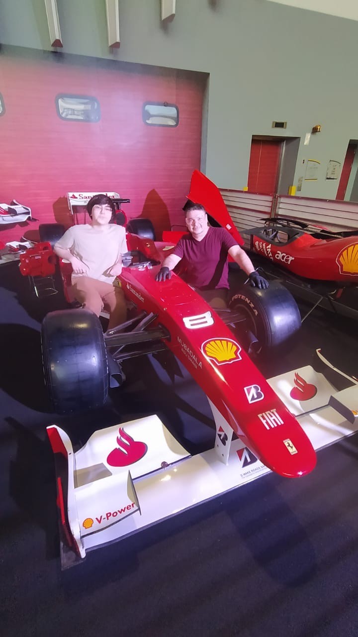 Парк развлечений «Ferrari World» (Альбина)