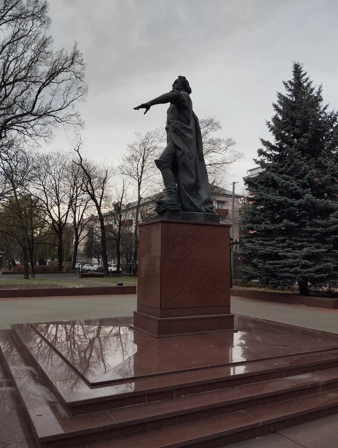 Очень хорошая экскурсия, для тех кто впервые посетил Калининград. Все основные достопримечательности освещаются экскурсоводом. После первой