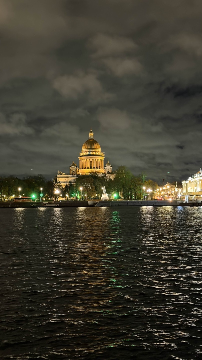 Великолепная экскурсия! Восторг!!! Понравилось всё: глубина знаний, тёплая манера подачи и готовность ответить на любые вопросы.