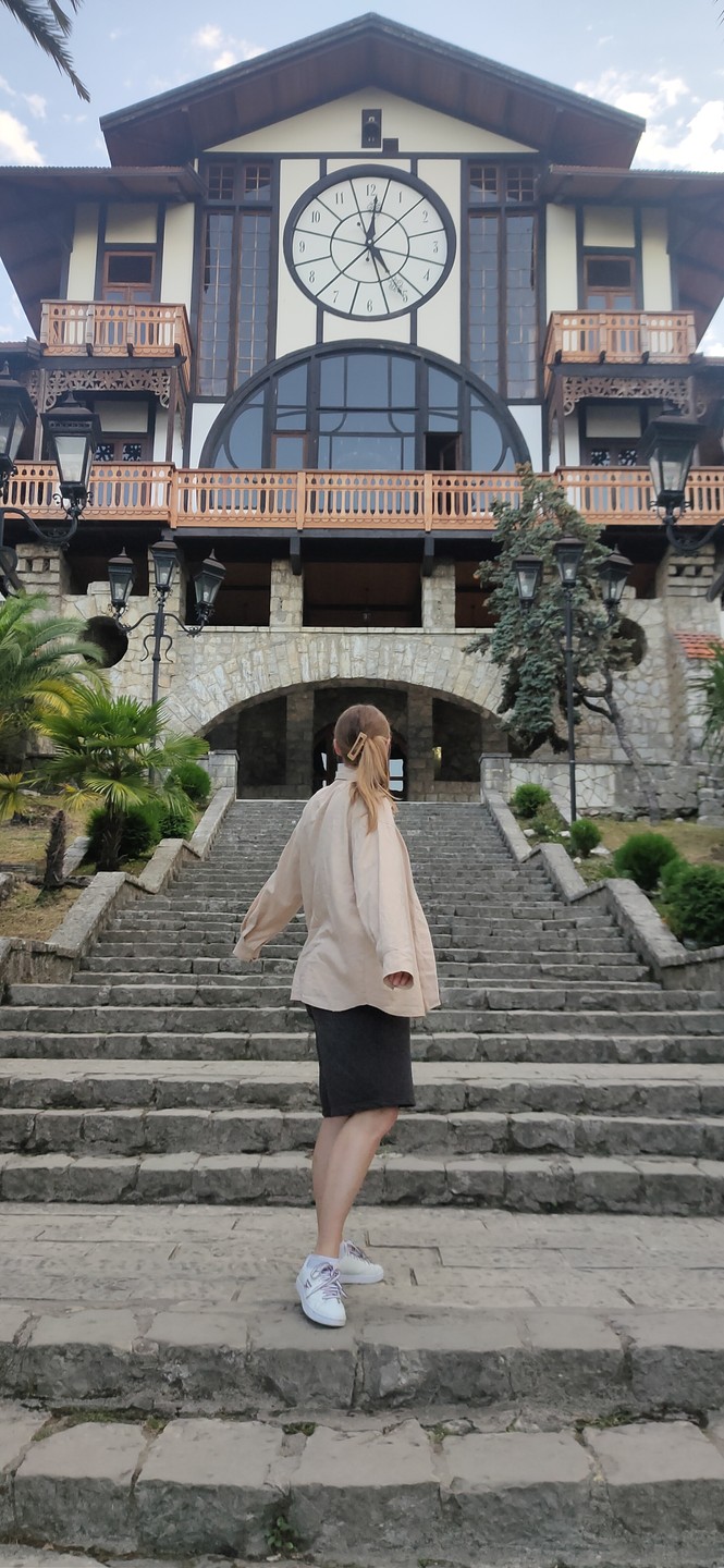 Мадина лапочка под рассказ её сказок про Абхазские достопримечательности я даже успел поспать и восстановить силы