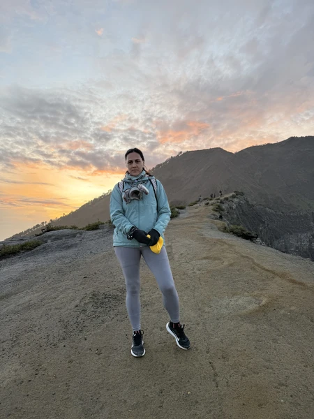 Вулкан Иджен: ночное восхождение и спуск в кратер (мини-группа) (Екатерина)