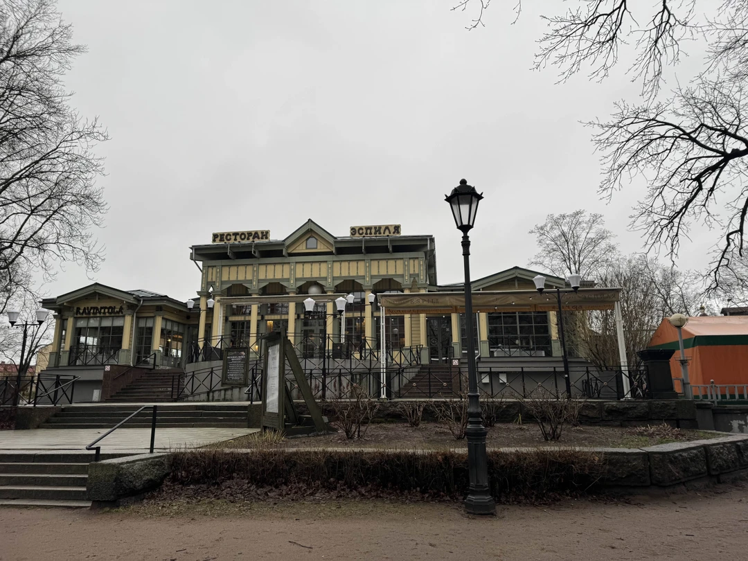 Наш экскурсовод Ирина - молодец! Очень интересно, необычно, достаточно полно. Надеемся посетить и другие места Выборга в ее компании. Kiitos