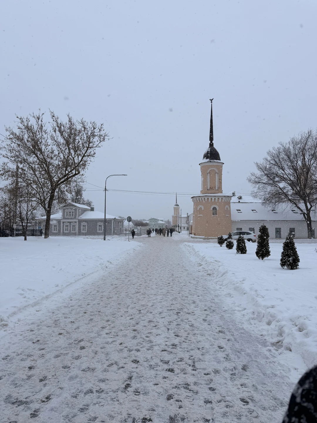 Благодаря Александру мы приедем в Коломну еще раз летом. 😊 Потрясающий гид, историк с шикарным слогом.