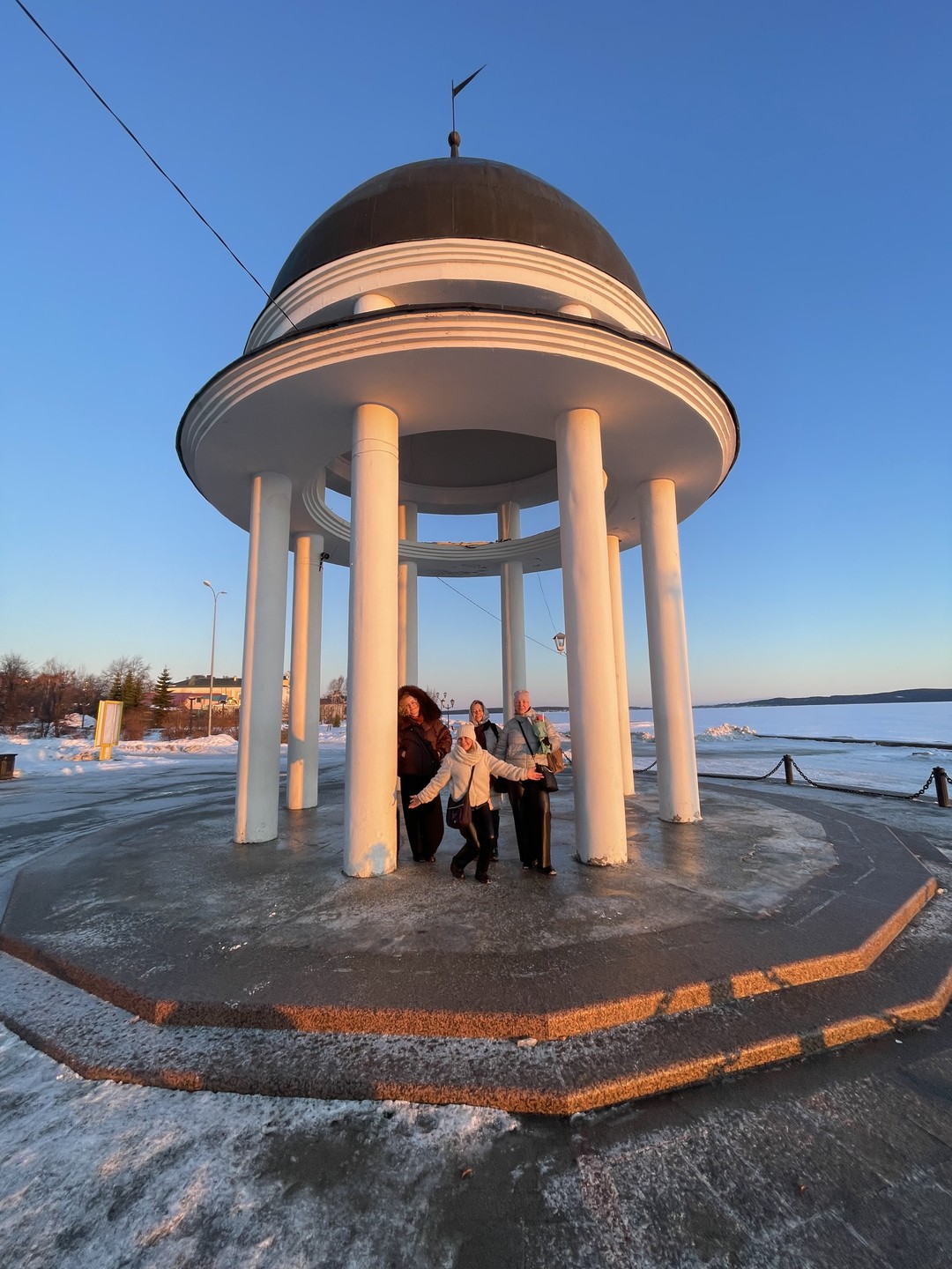 Спасибо нашему гиду Роману! Путешествовали группой из 9 человек, двое детей. Все в восторге! Комфортный автобус