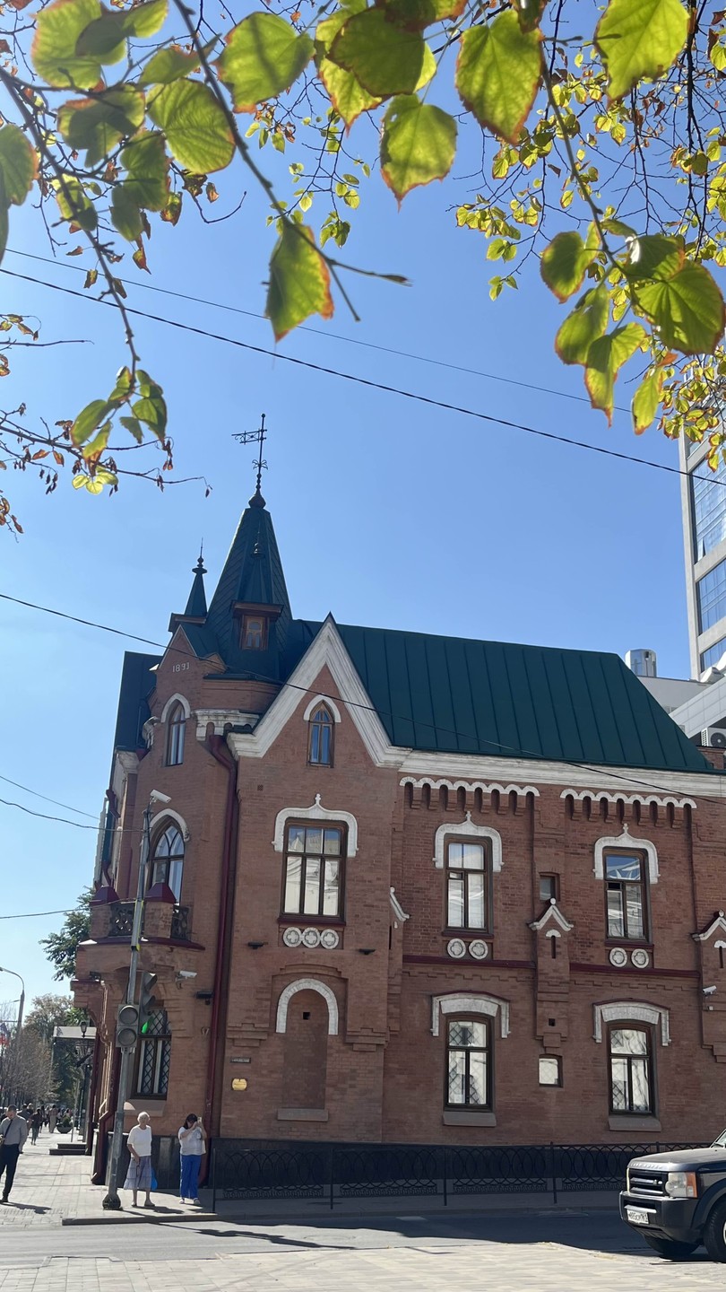 Спасибо большое Павлу за экскурсию. Гид пришел без опоздания (слегка заранее), немного скромный мужчина. Он не