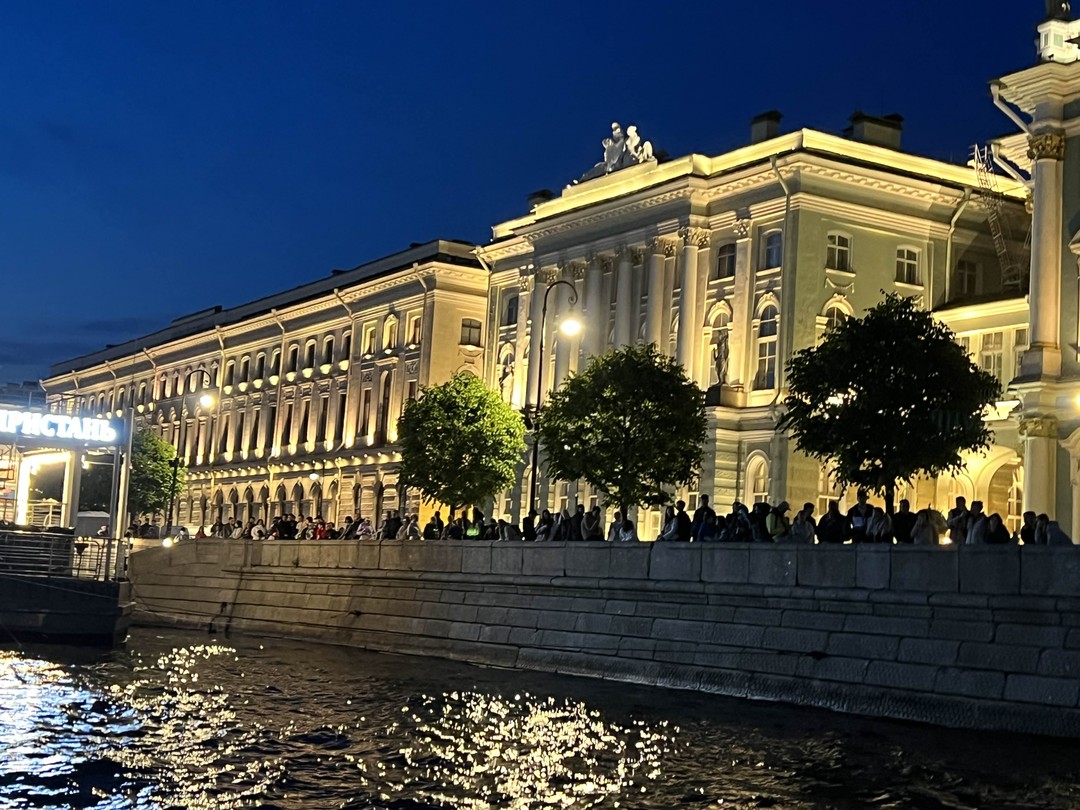 Прогулка на катере на развод мостов (Диана)