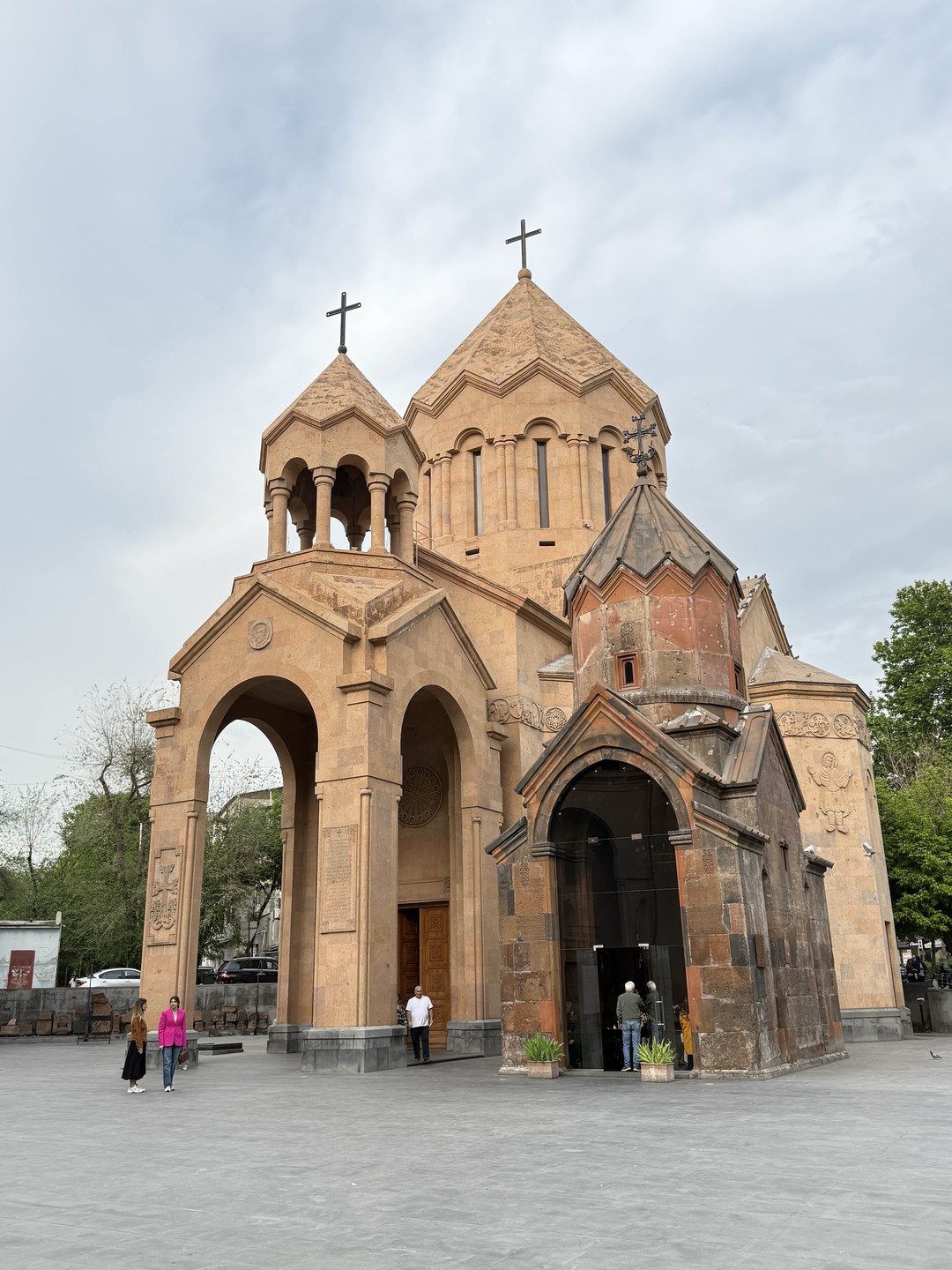 Ереван туристический и нет: увидеть все стороны (Александр)