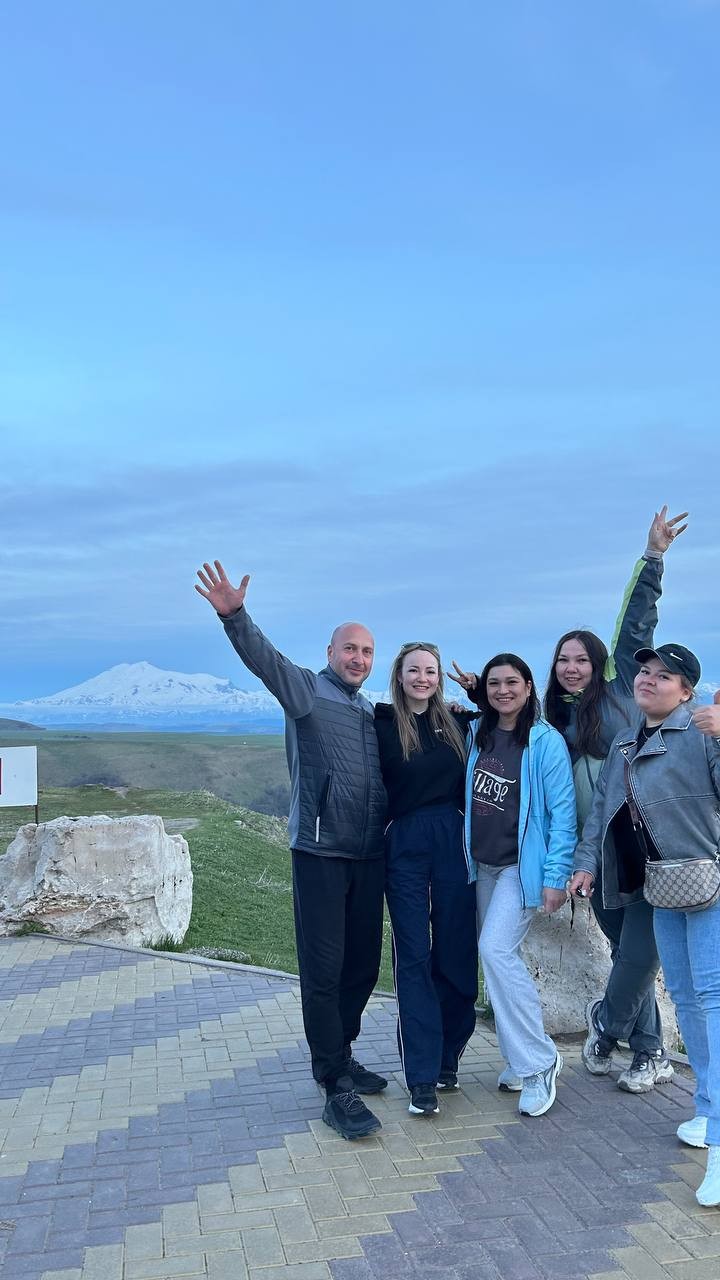 Отличный гид Олег. 👍 рекомендуем однозначно. Если хотите незабываемые впечатления, море эмоций- то это точно к