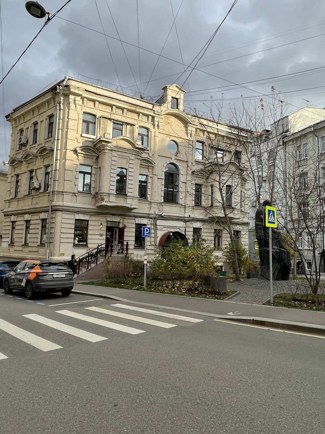 Шикарная прогулка,Москва-красавица,Ольга столько мест показала-рассказала,сам точно не узнаешь,маршрут-район-погода-Ольга-все прекрасно! Спасибо за шикарный выходной!!!! А иногда было