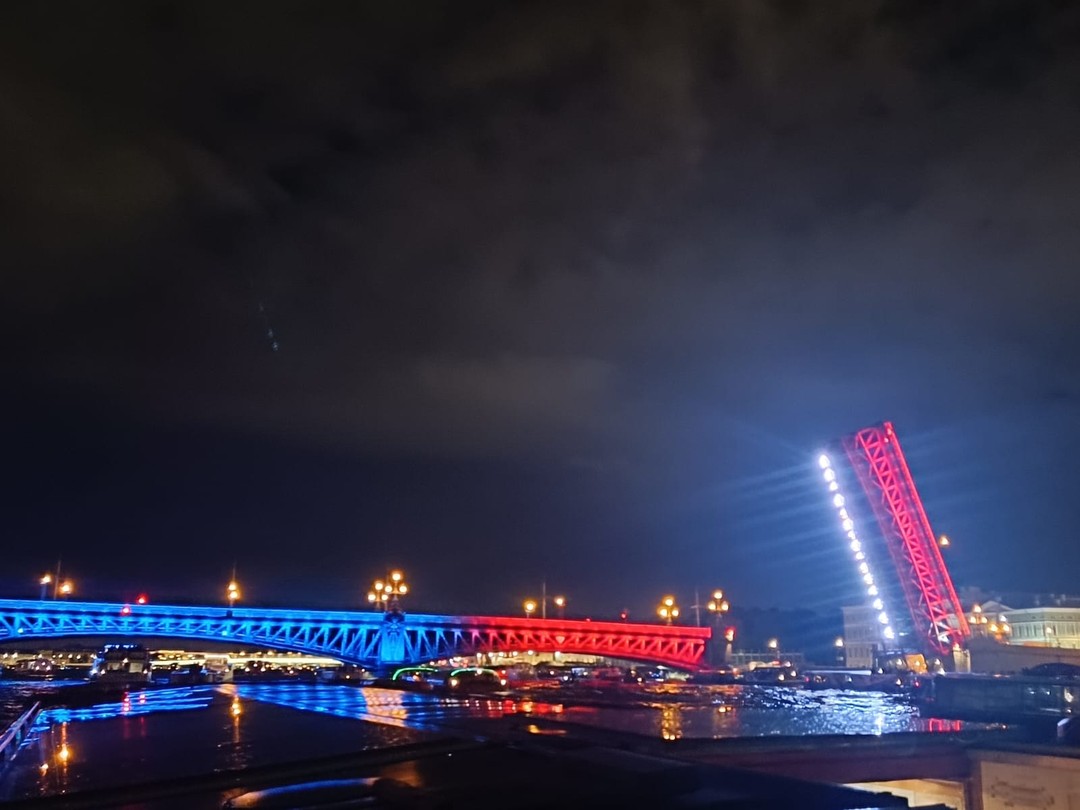 Впервые решились на ночную экскурсию, тщательно подбирая время, чтобы это путешествие длилось от заката до рассвета,
