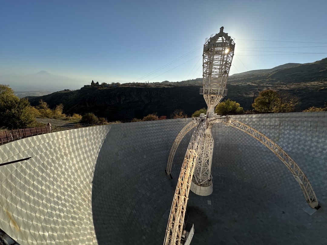 Мы были впечатлены местом, возможностью сюда попасть. Узнать историю людей, которые когда-то это создали. Благодарим Нарека