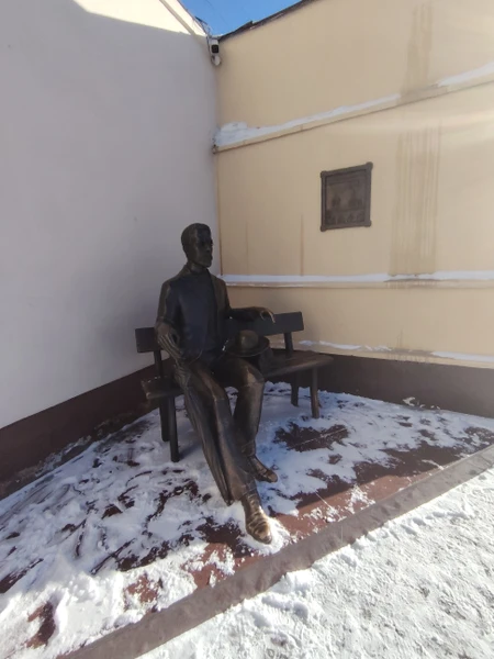 Отличный экскурсовод! Прекрасно погружает в атмосферу Улан-Удэ. Прекрасно разбирается в буддизме, истории города, истории Бурятии. Позитивный