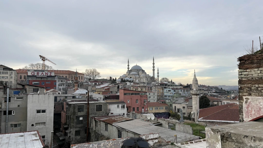 Отлично провела экскурсию гид Баяна. Заинтересовала и заняла ребенка 13 лет! Рассказала историю гранд базара и