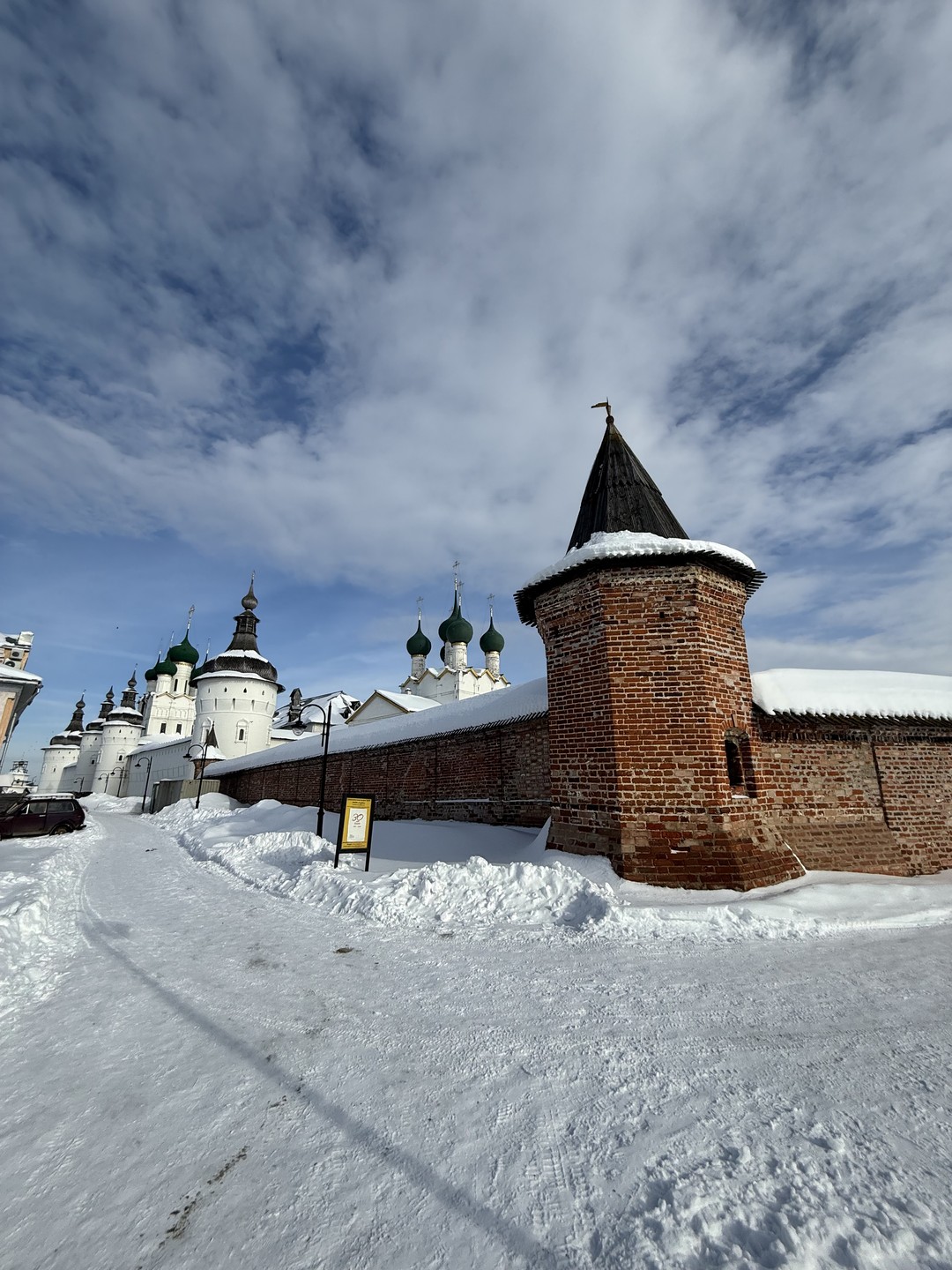 Прекрасная экскурсия, интересный рассказчик. Узнали много интересного и наметили дополнительные направления для дальнейшего знакомства с городом
