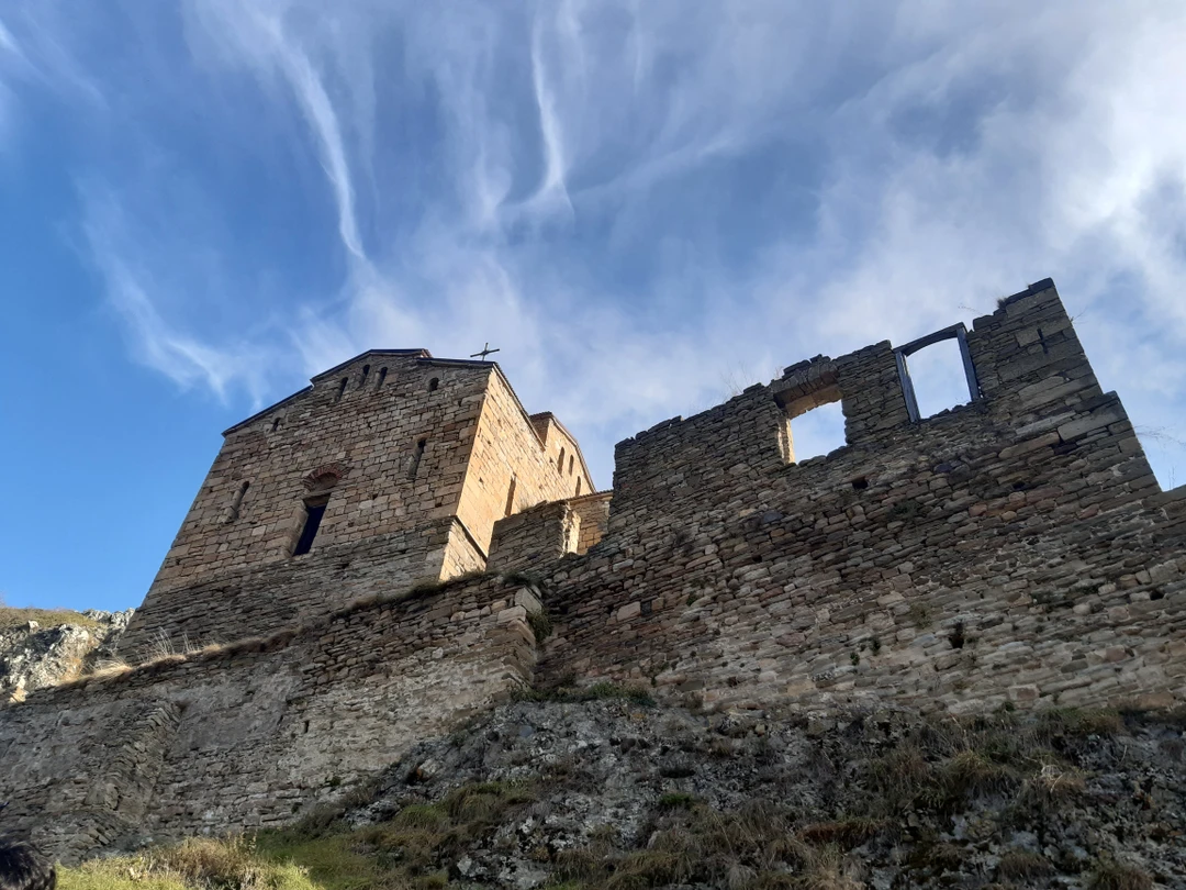 Экскурсию для нас провел Павел. Хороший рассказчик и водитель. Комфортный автомобиль. Сидели на заднем сиденье, все