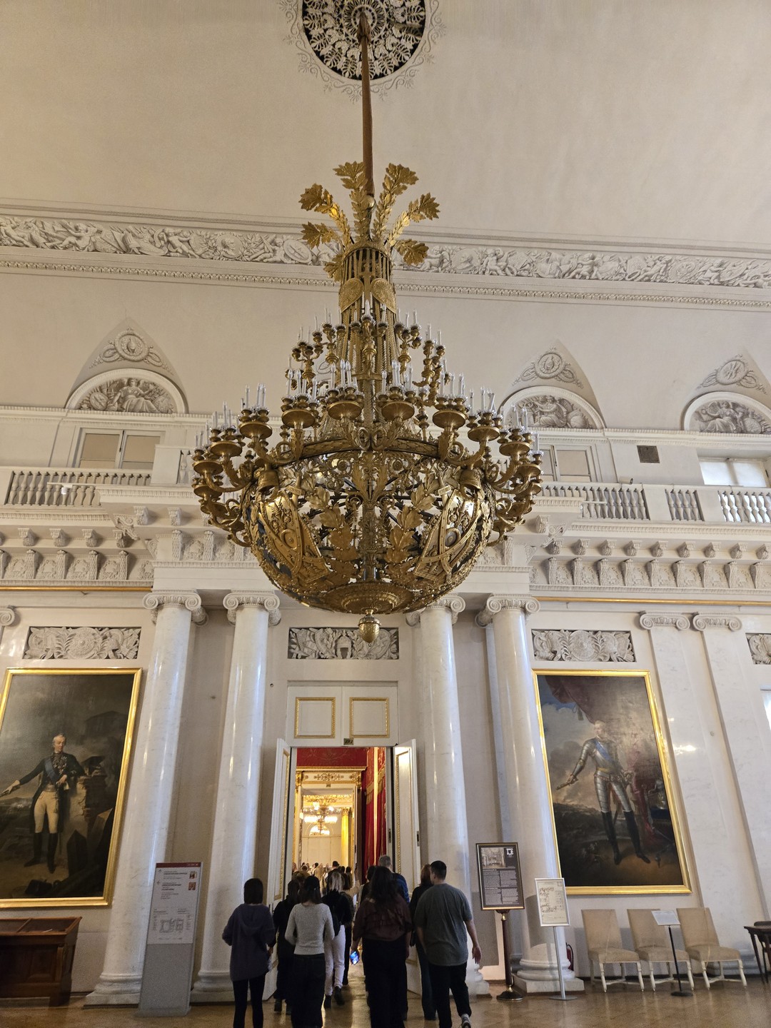 Экскурсовод Татьяна провела интересную экскурсию. Посетили все основные локаии, отвечала на возникающие вопросы. Узнали много интересных