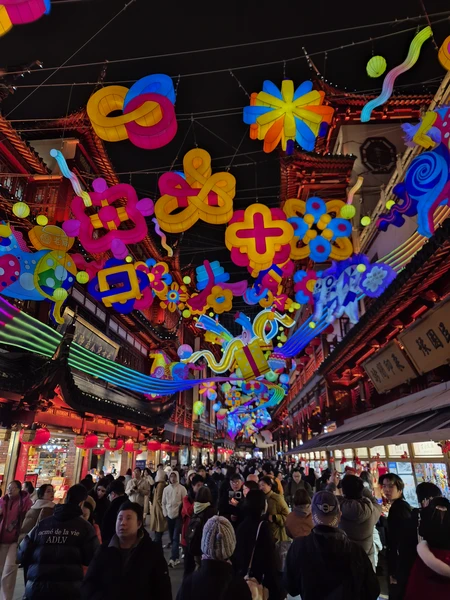 Хочу сказать большое спасибо Жанне за небольшое, но очень приятное знакомство с Шанхаем! Жанна - очень