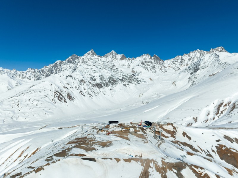 По снежным склонам курортов "Мамисон" и "Цей": горнолыжный тур в Осетию с экскурсией по Владикавказу
