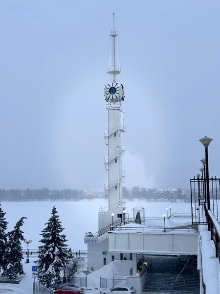 Сергей очень приятный интеллигентный человек, рассказывал много. Автомобиль был теплый и уютный. И это все в мороз-20