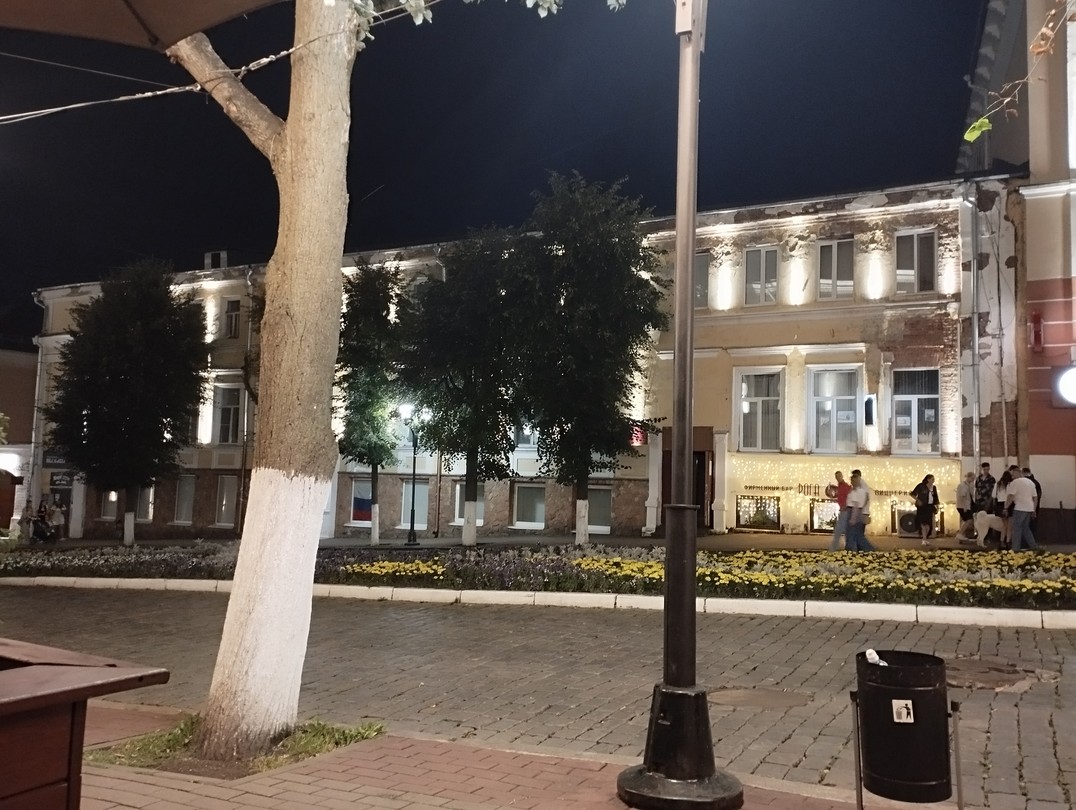 Андрей провел нам увлекательную экскурсию по Орлу и Сабуровской крепости. Мы познакомились с удивительно дружебным и