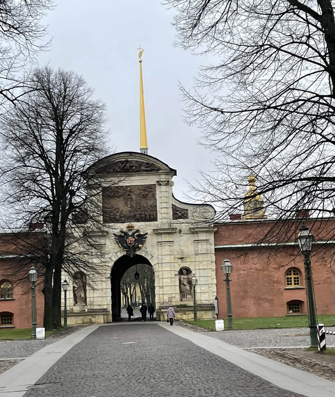 Была на экскурсии 1 декабря. Гид Алексей-замечательный гид. Ёмко, глубоко, познавательно, увлекательно, интеллигентно и легко. Ответы