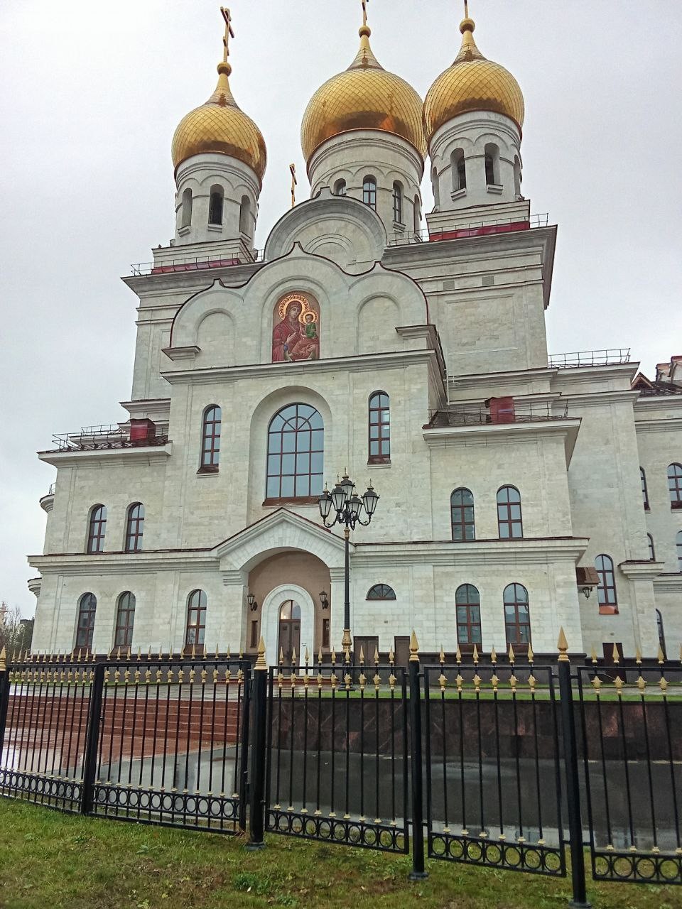 Спасибо за отличную экскурсию! Несмотря на проливной дождь, наше знакомство с Архангельском прошло в теплой обстановке