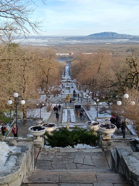 Огромное Спасибо Сергею за увлекательное путешествие по городам,за комфортное вождение. С погодой повезло, узнали много интересного