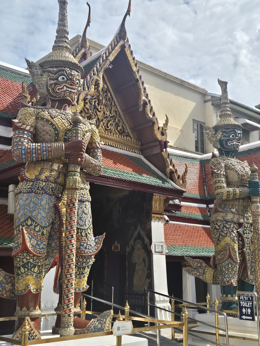 Нам очень понравился день, проведенный с Ольгой. Увидели всё, что пропускали в транзитных поездках) комфортно, информативно, мобильно. Рекомендую